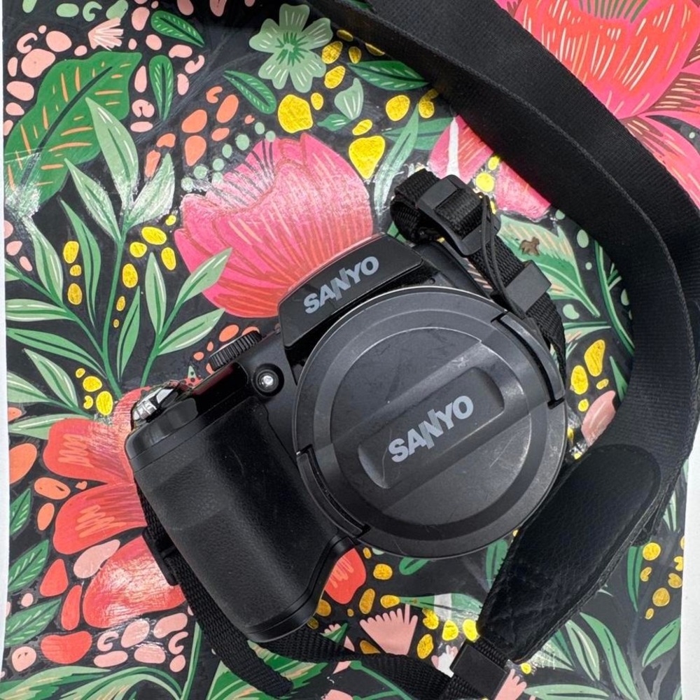Sanyo VPC-E2100 Digital‎ Camera – Compact Point-and-Shoot Camera